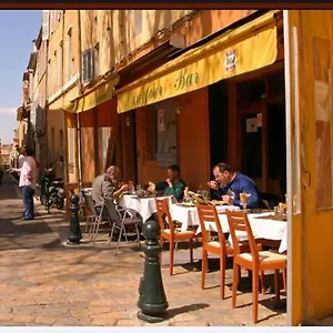 https://new-charmant-t2-idealement-situe-au-coeur-du-centre-historique.fr-provencehotel.com